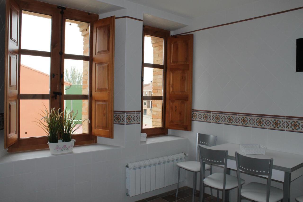 Apartamentos Ribera Del Duero Las Escuelas Vadocondes Dış mekan fotoğraf